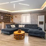 Ferienvilla Mit Pool- Ruhige Aria By Interhome Feriehus