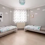 Ferienvilla Mit Pool- Ruhige Aria By Interhome Feriehus