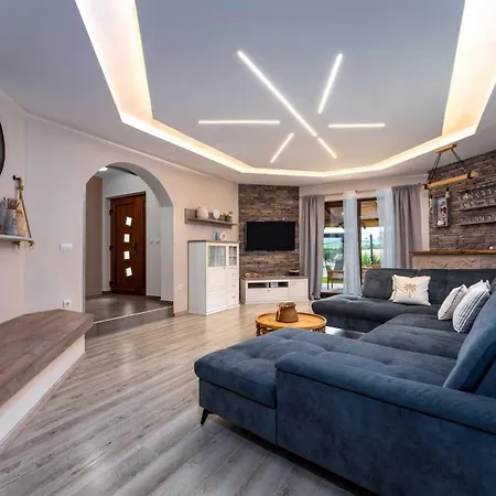 Ferienvilla Mit Pool- Ruhige Aria By Interhome