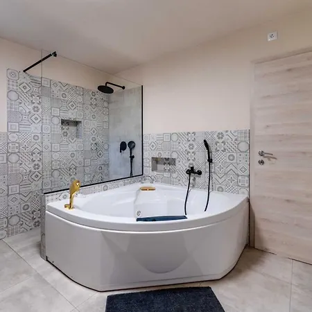 Ferienvilla Mit Pool- Ruhige Aria By Interhome