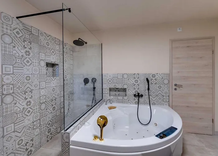 Ferienvilla Mit Pool- Ruhige Aria By Interhome * 卡斯塔