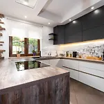 Ferienvilla Mit Pool- Ruhige Aria By Interhome بيت للعطل
