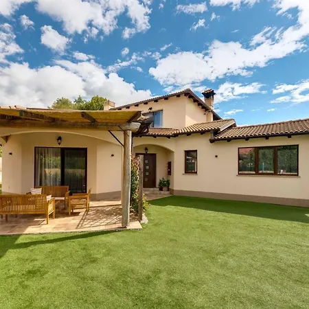 Ferienvilla Mit Pool- Ruhige Aria By Interhome