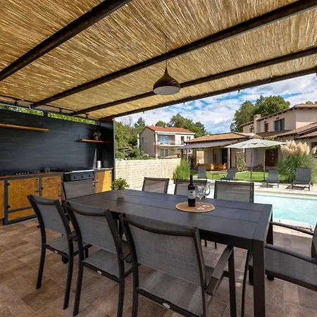 Ferienvilla Mit Pool- Ruhige Aria By Interhome